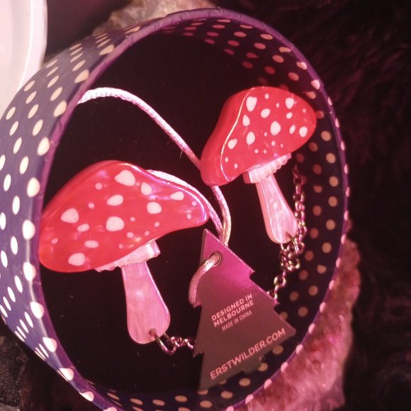 NIB 2020 The Spore The Merrier Erstwilder Double Brooch Cardigan - Picture 8 of 10